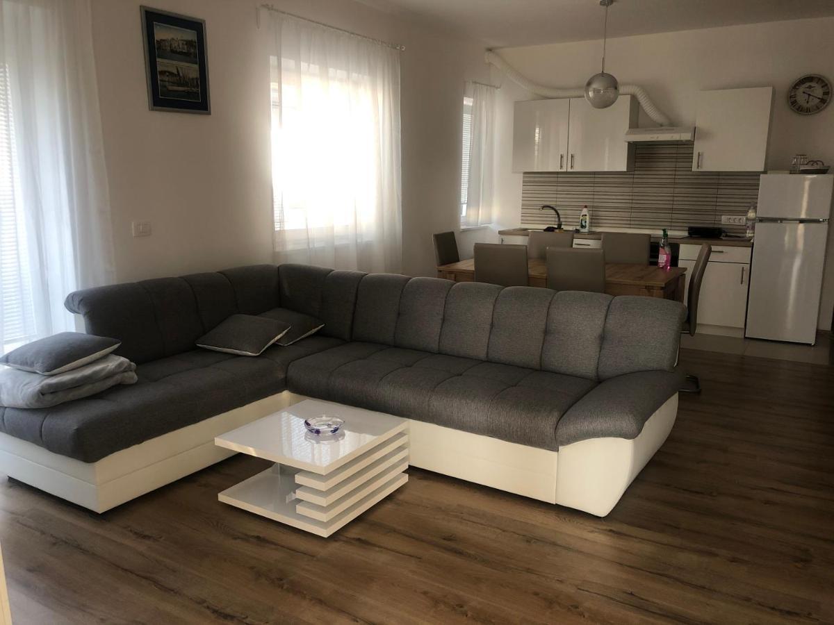 Apartmaji Meduza 2 Izola Bagian luar foto