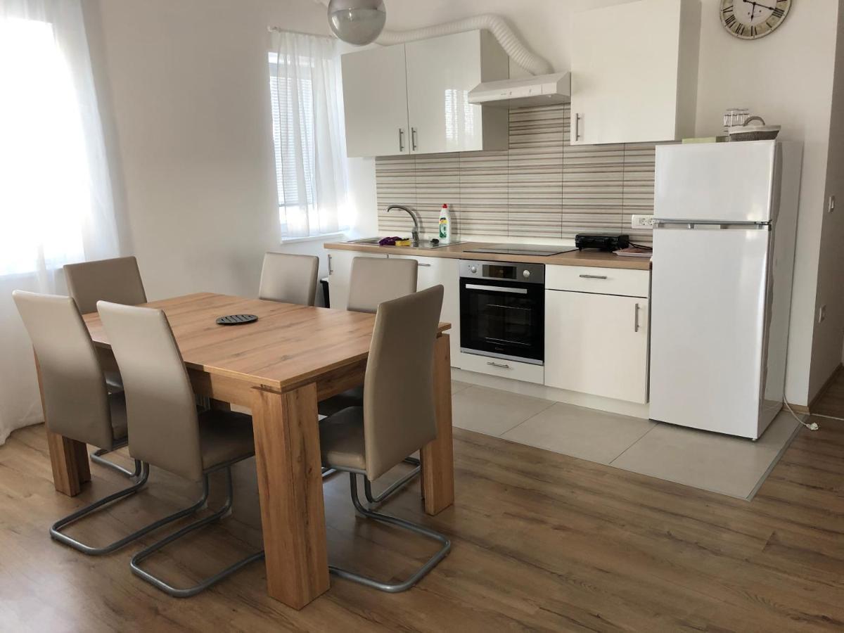 Apartmaji Meduza 2 Izola Bagian luar foto