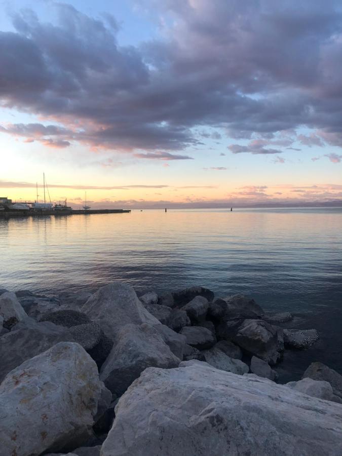 Apartmaji Meduza 2 Izola Bagian luar foto