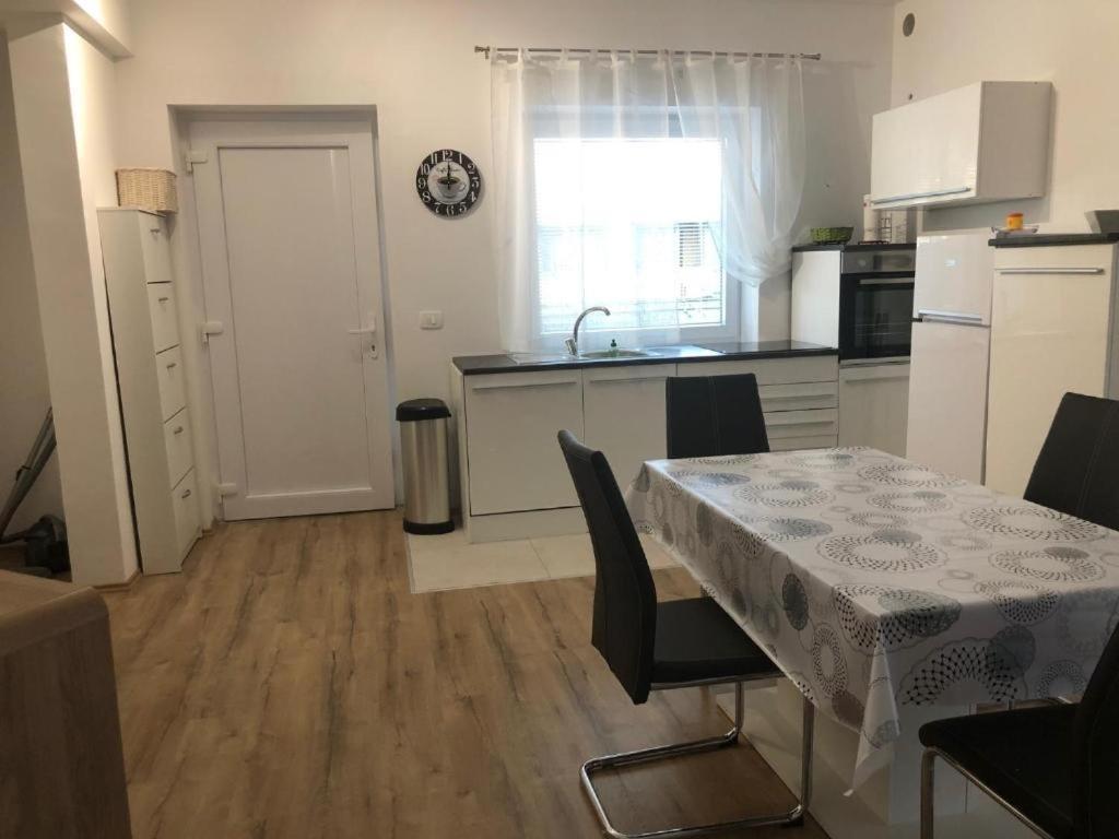 Apartmaji Meduza 2 Izola Bagian luar foto