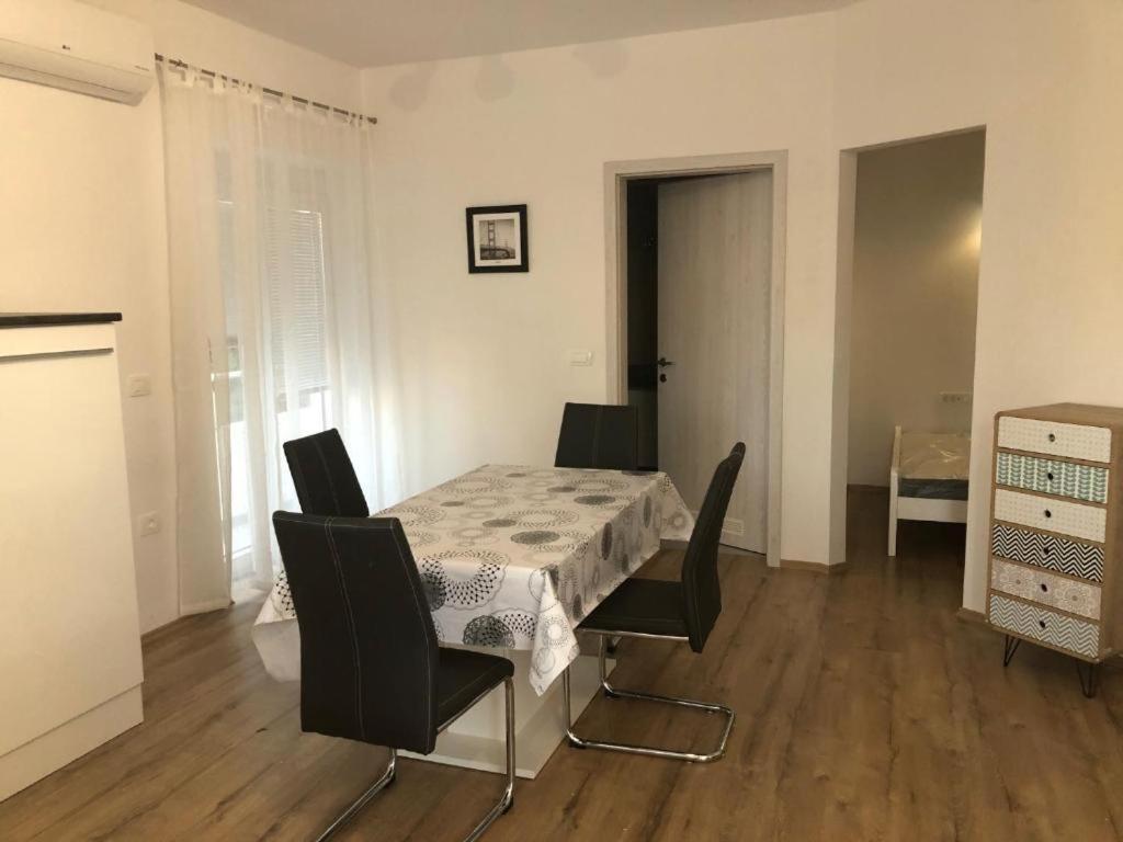 Apartmaji Meduza 2 Izola Bagian luar foto